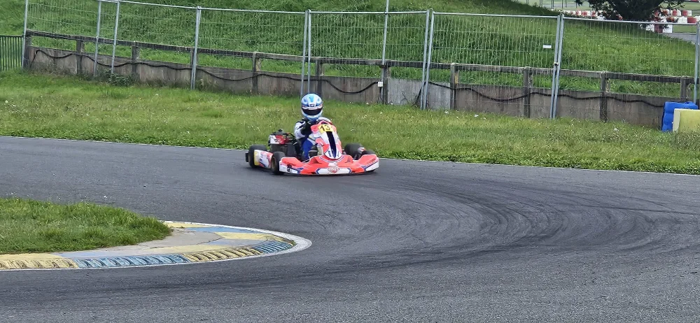 wolfonthetrack photo